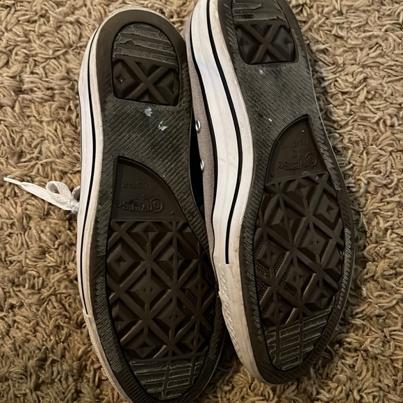 Converse Women’s size 10 - Picture 3 of 7